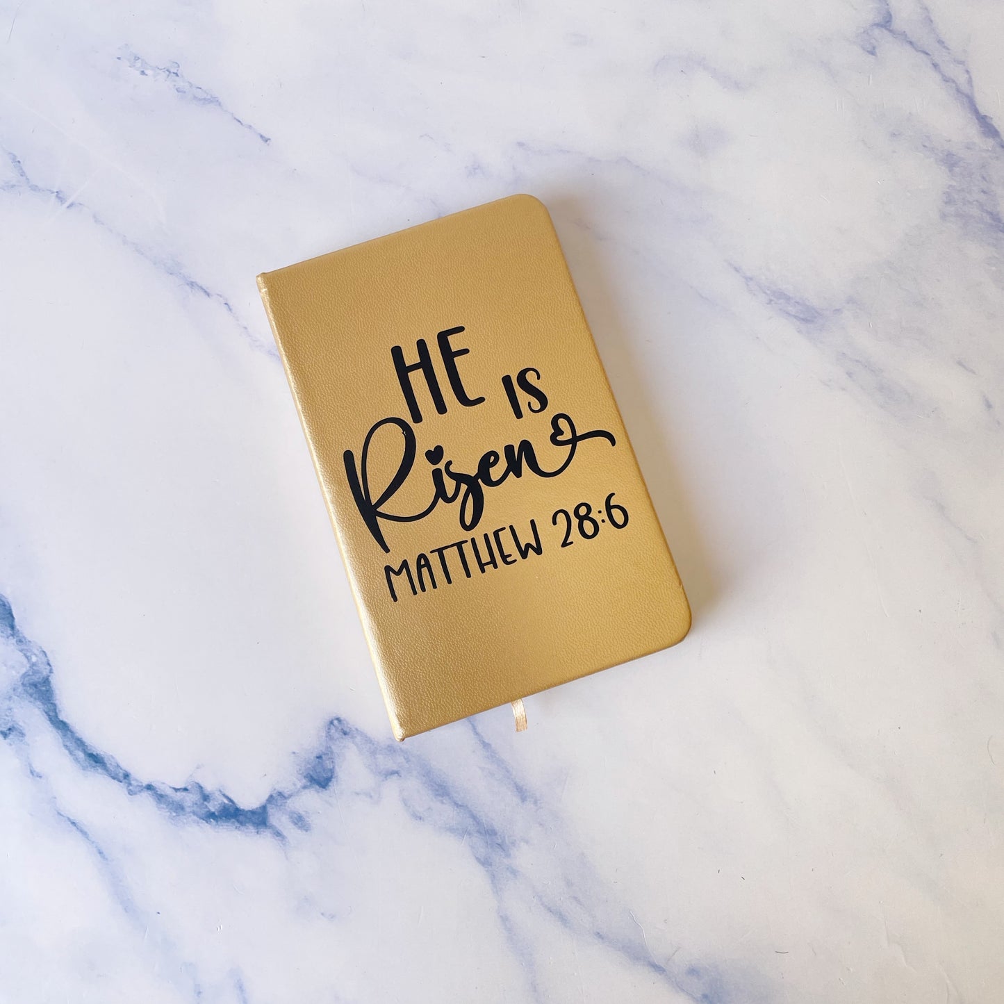 Notebook Biocuero He is Risen dorado