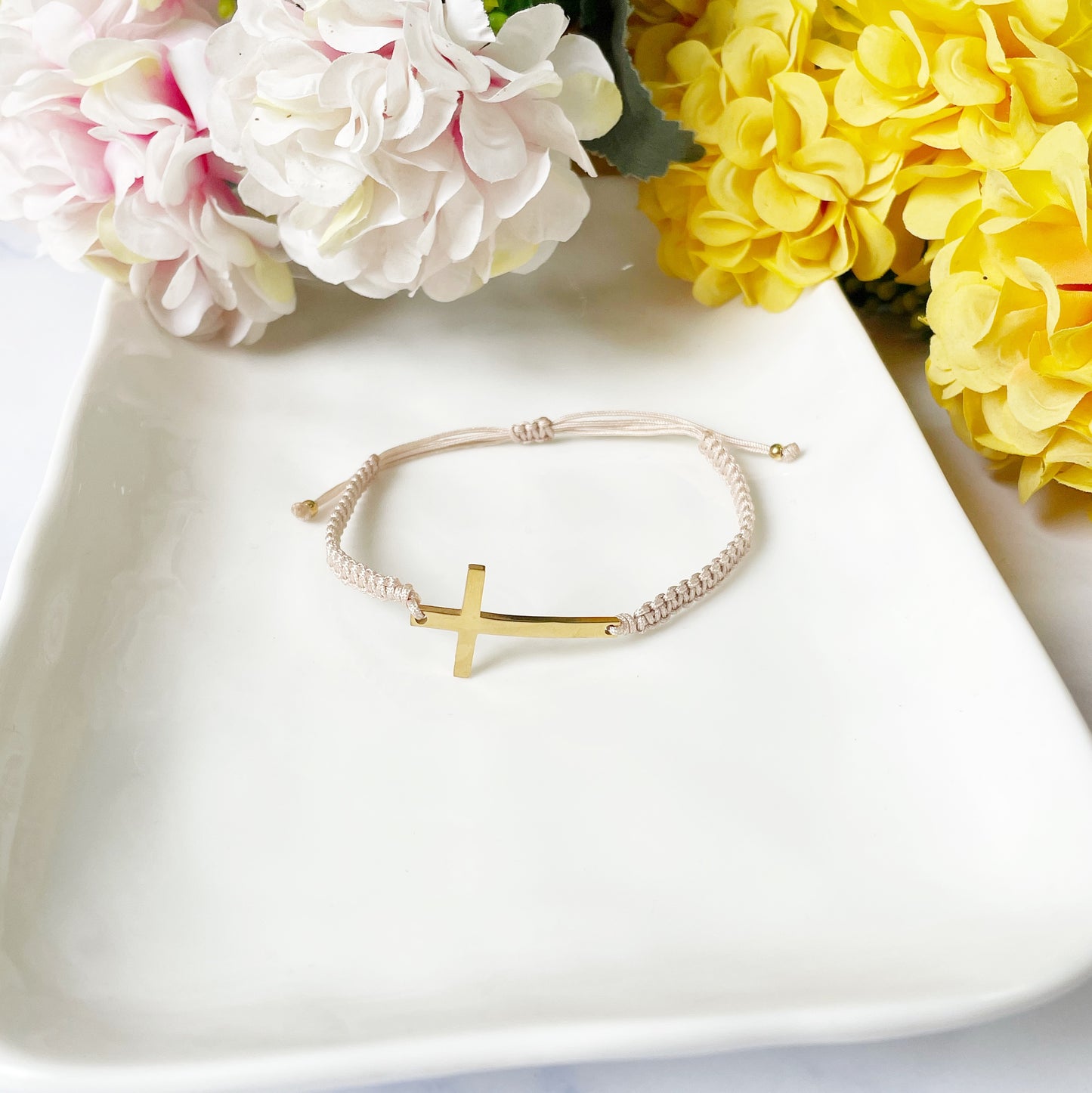 Pulsera Cruz Tejida