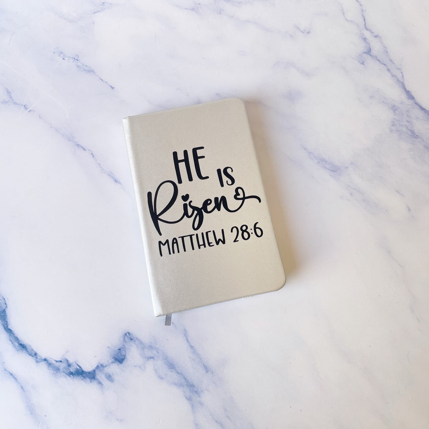 Notebook Biocuero He is Risen plateado