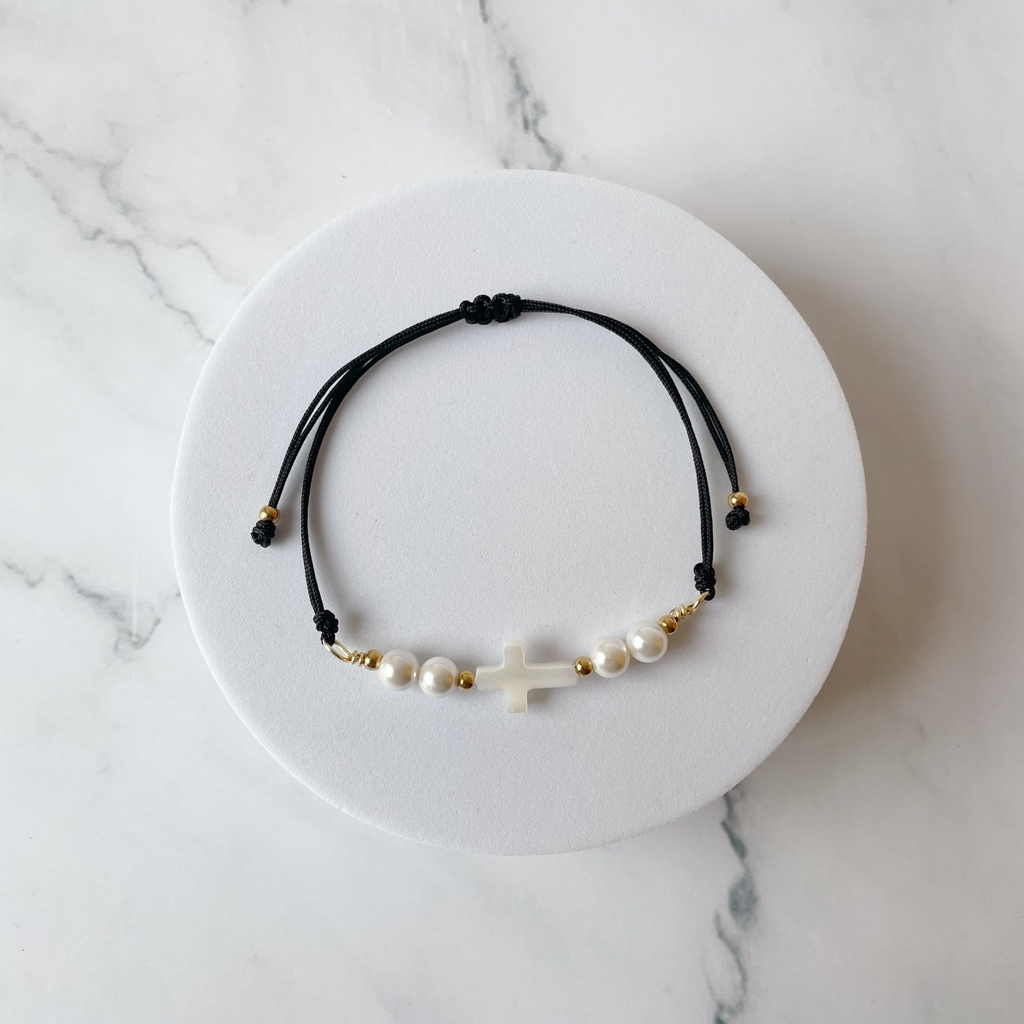 Pulsera Cruz Nácar (neutros)