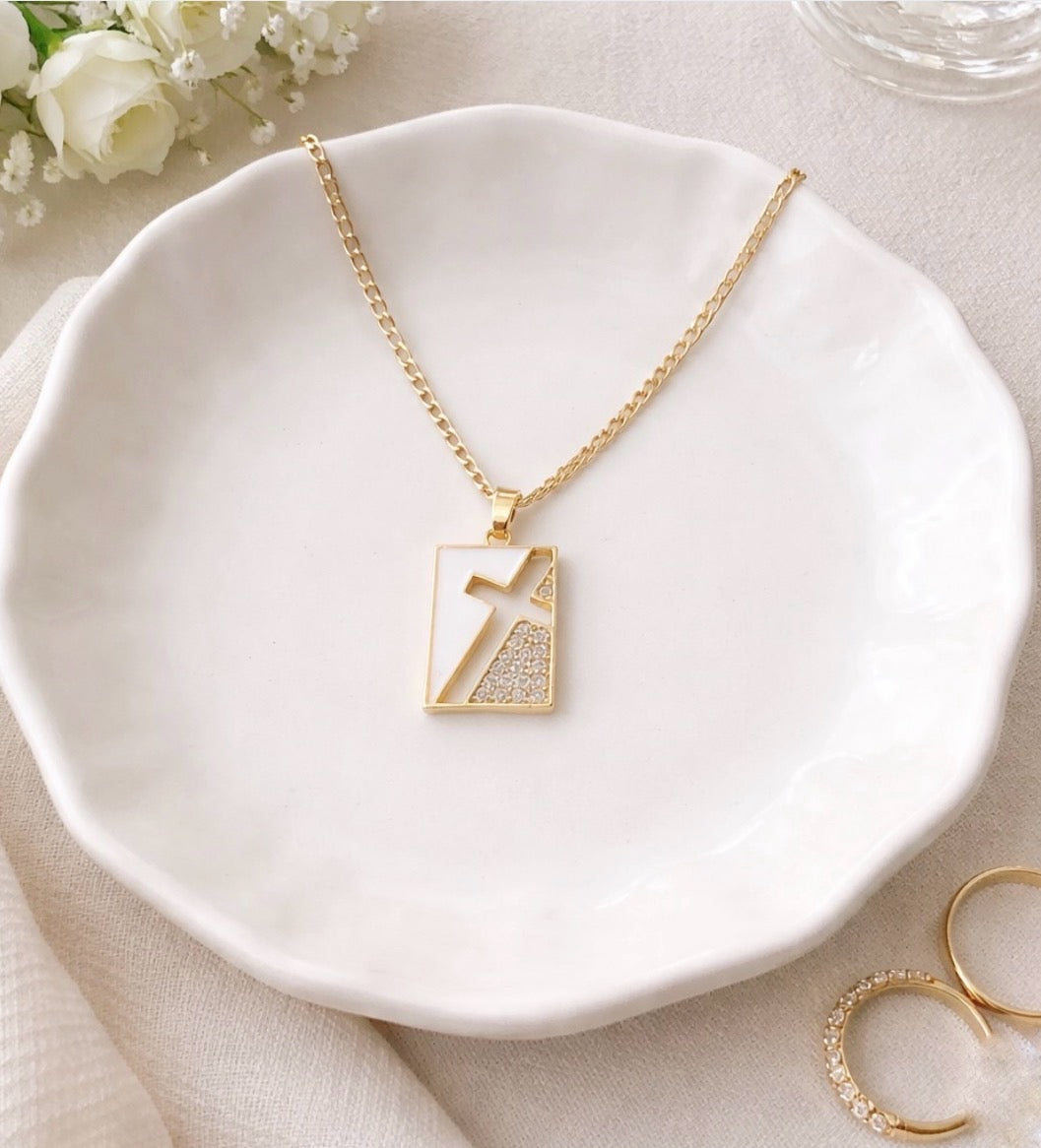 Collar White Cross Calado