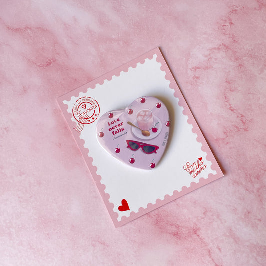 Pin Corazón Love never fails