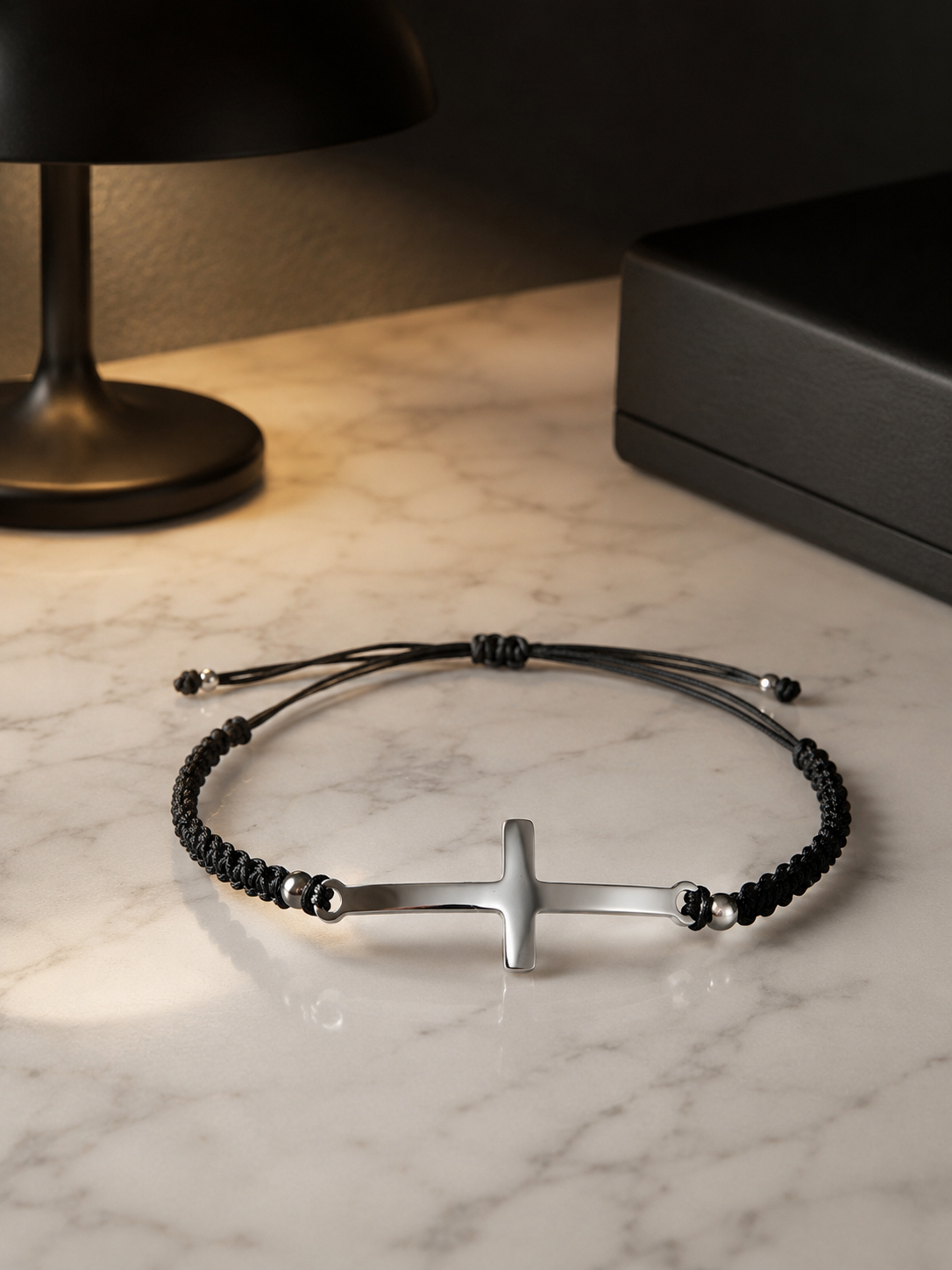 Pulsera Cruz Tejida Plateado