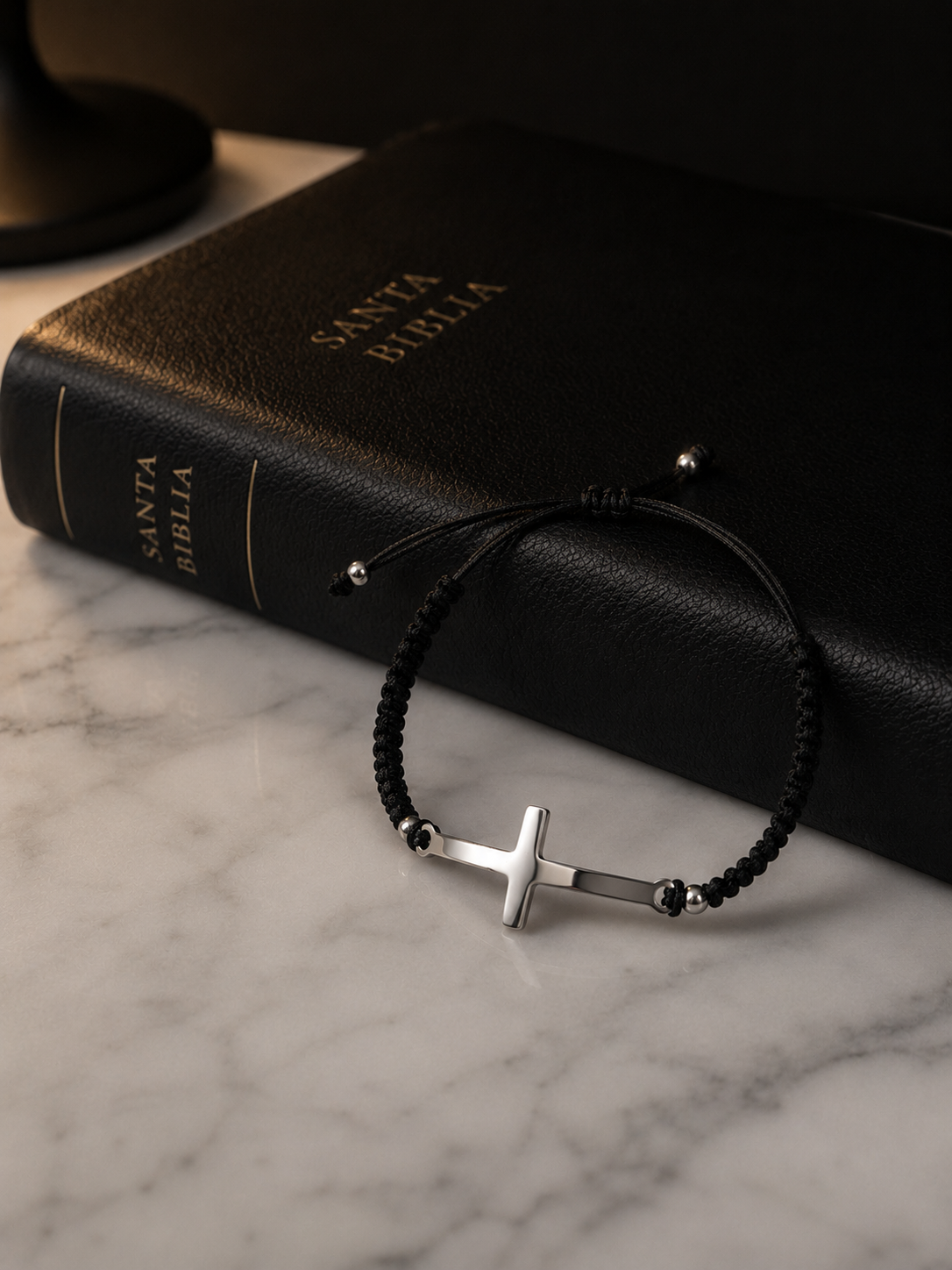 Pulsera Cruz Tejida Plateado