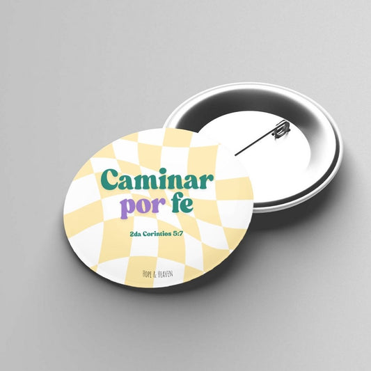 Pin Caminar por Fe amarillo